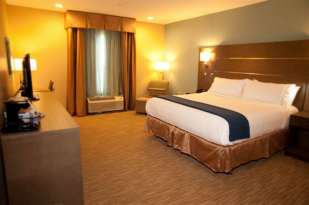 Holiday Inn Express And Suites Schulenburg By Ihg Экстерьер фото