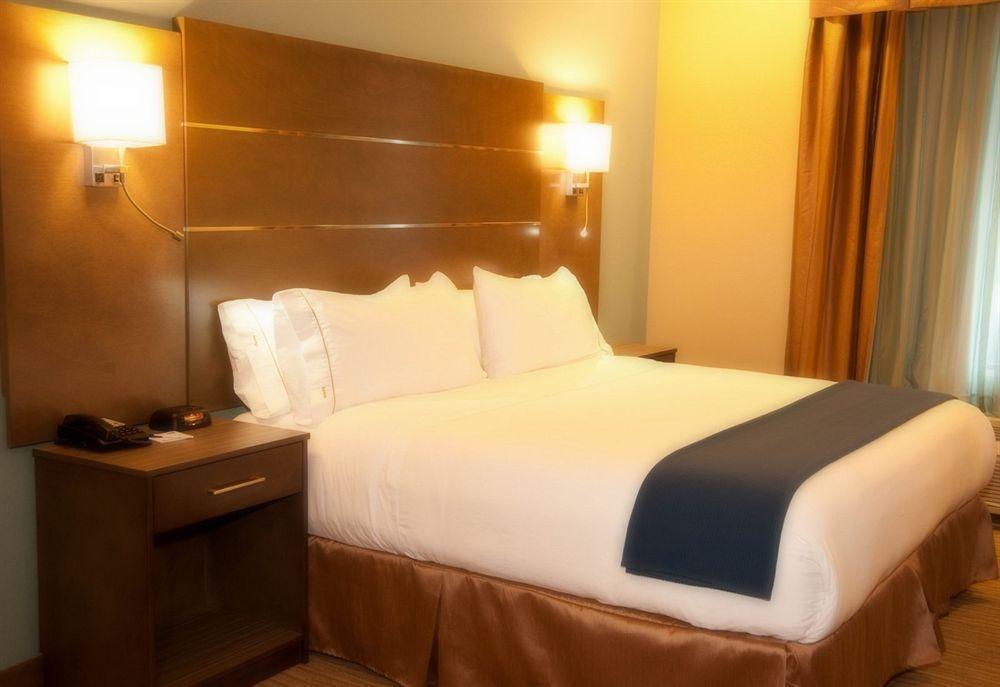 Holiday Inn Express And Suites Schulenburg By Ihg Экстерьер фото