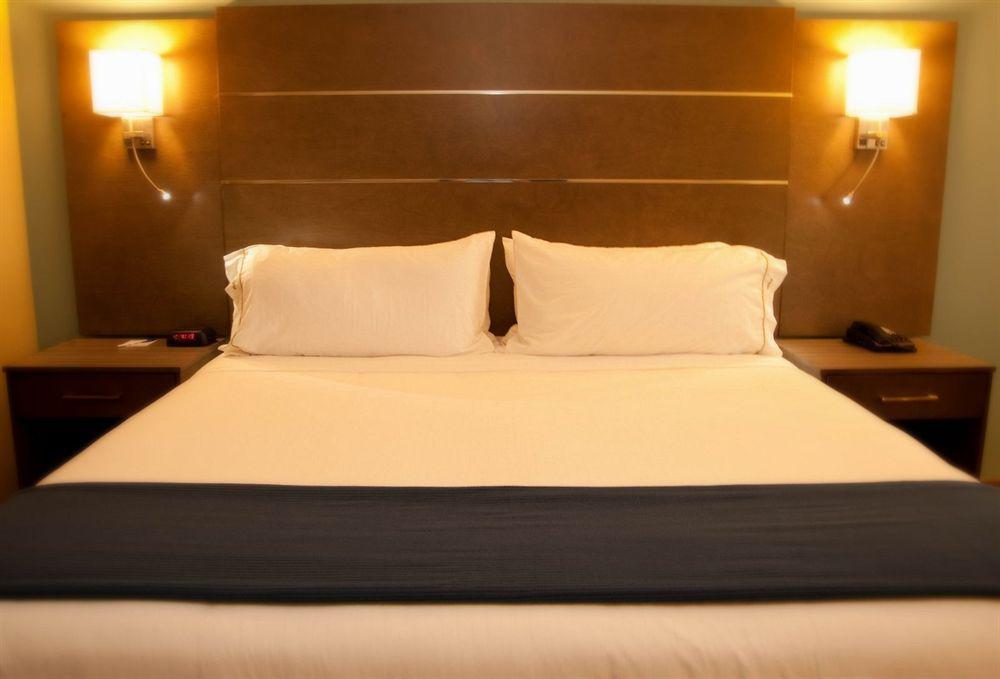 Holiday Inn Express And Suites Schulenburg By Ihg Экстерьер фото