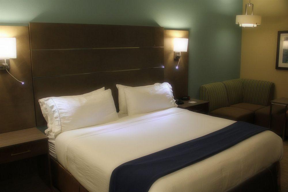 Holiday Inn Express And Suites Schulenburg By Ihg Экстерьер фото